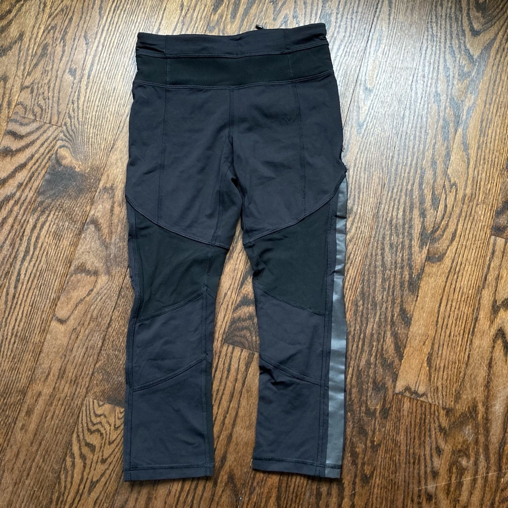 Women's Lululemon Black Crop Leggings Size 2